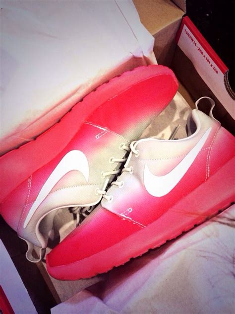 Nike Roshe Runs Fade Hot Pink To Grey Nike Nike Roshe Run Sneakers