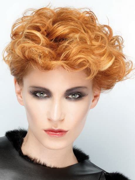 Wie wäre es mit dem trend kurzhaarfrisur? Extreme kurzhaarfrisuren damen