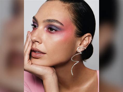 Wonder Woman Star Gal Gadots Three Exotic Eye Makeup Looks From Her Instagram
