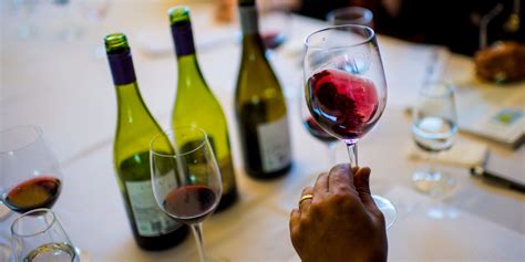 Après quatre millésimes de 2011 à 2014 pudiquement qualifiés de «bons» et ayant conduit pour la plupart à des tarifs correspondant à leur qualité intrinsèque, le 2015, béni par. Bordeaux : un millésime 2015 "exceptionnel" qui va ...