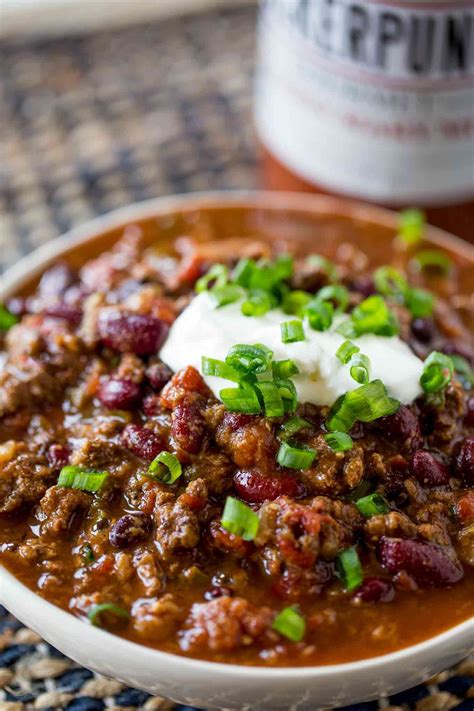 An Easy Classic Slow Cooker Beef Chili That Takes No Effort At All And