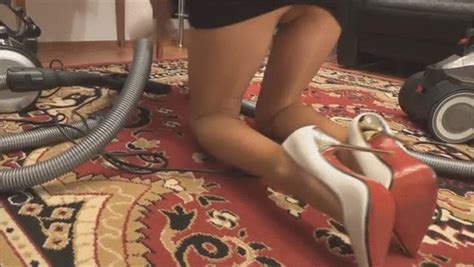 Fetish Lady Imperatriza Vacuuming With Two Vacuum Cleaners On Sexy