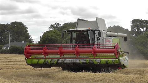 Harvest 2015 Claas Lexion 760 Combine Harvester Cutting Winter Barley