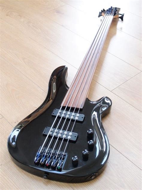 Harley Benton B 550fl Bk 5 String Fretless Bass With Daddario Ecb81 5