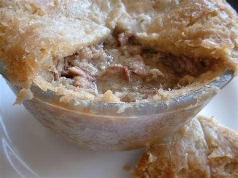 If you wish to use a pastry topping, roll out the dough and cover the pie plate. Steak and kidney pudding - YouTube
