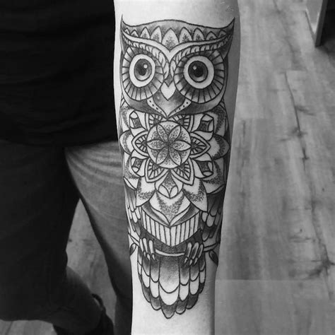 Oberschenkel tätowierungen tattoo oberschenkel hawaiianische tattoos rosen schulter tätowierungen samoanische tattoos tattoo vorlagen arm mandala tätowierung tattoo bilder tattoo ideen unterarm. eulen tattoo am unterarm, eule mit geometrischen elementen ...