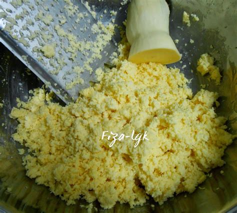 It may not have the nice yellow tone the egg version has, but the texture and flavor is still pretty spot on. BINGKA UBI KAYU CHEESE | Fiza's Cooking | Food, Recipes ...
