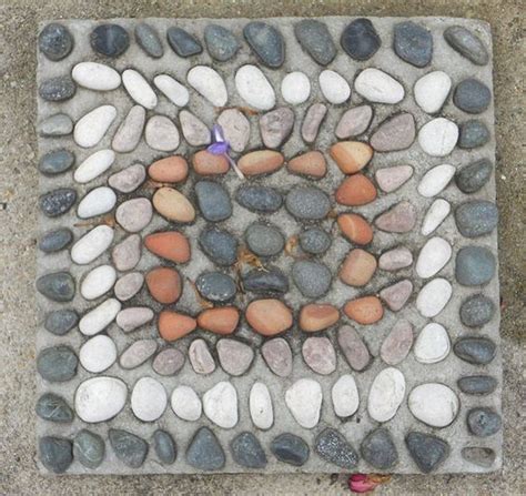 How To Make Stone Mosaic Mosaic Stepping Stones Mosaic Rocks Pebble