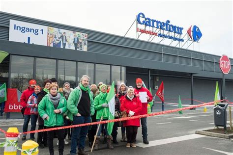 Personeel Carrefour Staakt Tegen Ontslagen Borsbeek Hlnbe