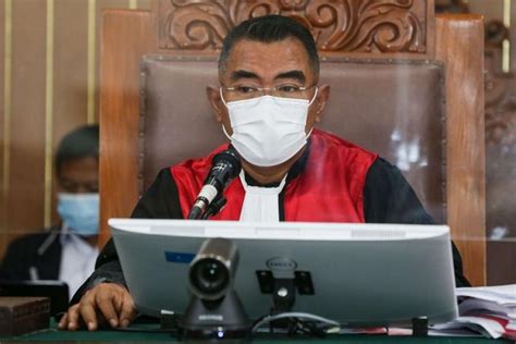 Rekam Jejak Wahyu Iman Santoso Hakim Yang Bakal Vonis Hidup Mati Ferdy