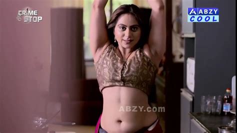 Indian House Owner S Wife Fully Exposes Her Hot Bare Navel In Front Of