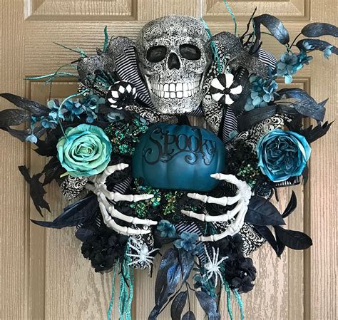 Gorgeous 44 Spooky Diy Halloween Wreath To Decorate Your Door