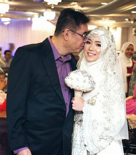 Uqasha ada beritahu saya tentang masalah dalam hubungannya dan sekarang saya tunggu mereka berdua untuk menjelaskan keadaan sebenar. "Awak Cina Ke? Tapi Anak Pakai Tudung." Jawapan Win ...