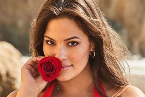 ashley graham shares candid breastfeeding postpartum photos