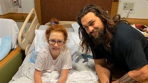 Jason momoa has two children with his wife, actress lisa bonet: Jason Momoa: "Aquaman"-Darsteller besucht kranke Kinder im ...