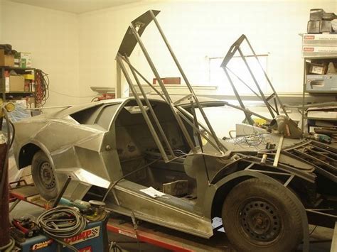 Pkp menyebabkan dia terpaksa beralih arah untuk survive. Tulis Tulisan: Tukar kereta lama Jadi Lamborghini