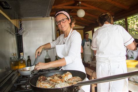 Typical Tuscan cooking classes held at a farmhouse in Castiglion Fiorentino