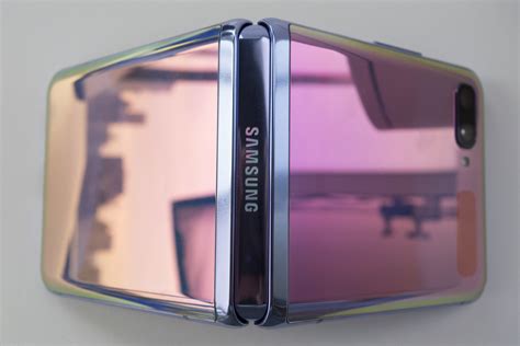 The device is shown in four colors in the leaked material: Samsung Galaxy Z Flip : l'avenir des smartphones pliants ...