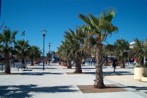 Un esprit village en bord de mer, dans le sublime massif de la clape. Appartement pour 6 personnes, proche de la plage, location ...