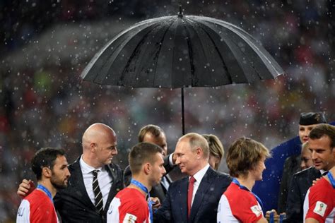 Three Presidents One Umbrella Putin Stays Dry Leaving Macron Grabar