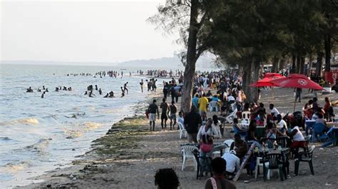 People On The Beach In Maputo Mozambique Maputo Street View Africa