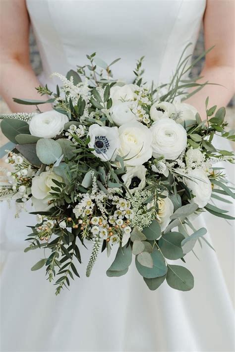 small white flowers wedding bouquet