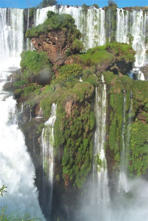 P0001360 Argentina Iguazu Falls Shields Around The World