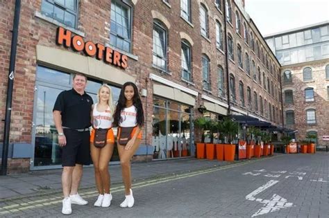 What It S Really Like To Be A Hooters Girl Including Wearing The Infamous Uniforms Daily Star