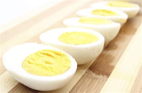 Don't do that) affects shelf life. How Long Can Hard-Boiled Eggs Be Left Unrefrigerated ...