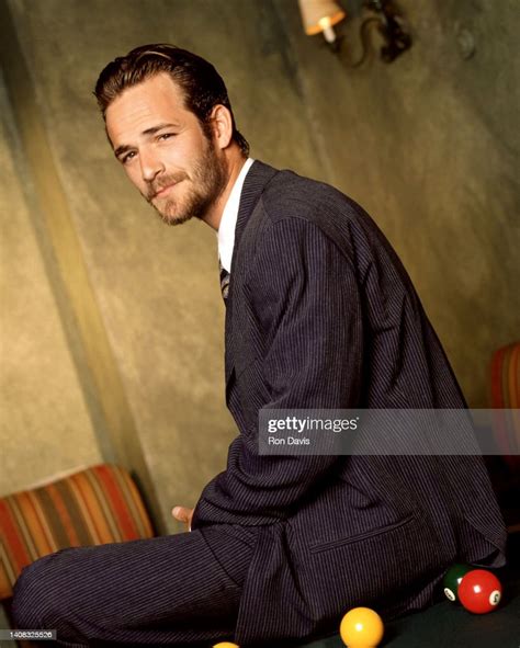 American Actor Luke Perry Poses For A Portrait Circa 1998 In Los