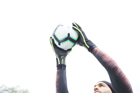 Revolutionary Strapless Nike Mercurial Touch Elite Goalkeeper Gloves