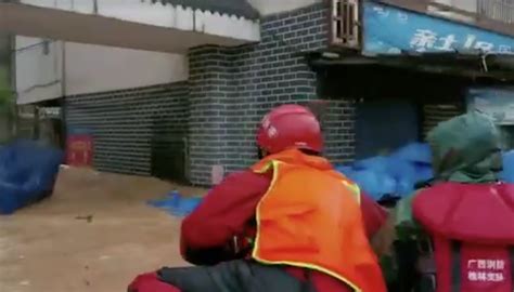 Jul 01, 2021 · 中国大陆今年入汛以来，洪涝灾害造成27个省、680万人次受灾，直接经济损失至少107.4亿元，各地灾情不断传出。 中國南方豪雨成災 廣西尤為嚴重