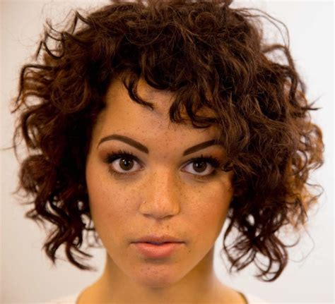 20 Curly Hairstyles For Round Faces Hottest Haircuts