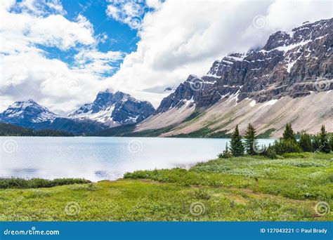 Bow Lake Alberta Canada Stock Image Image Of Tourism 127043221