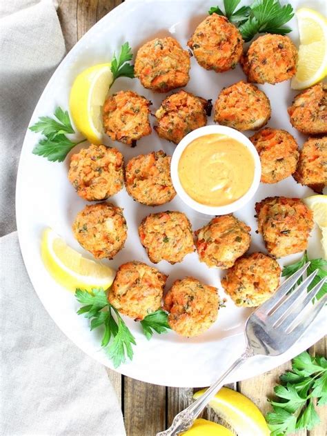 The aioli not so much. Mini Salmon Cakes with Sriracha Lemon Aioli - the perfect ...