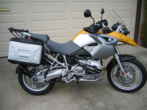 It was about 120 pounds lighter than my then current ride, an r1150rt. 2005 BMW R1200GS - Moto.ZombDrive.COM