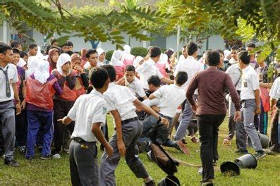 Bagi benneth (2008), konflik agama merupakan masalah yang kompleks dan apabila ini berlaku tentulah wujudnya. Mirzza Social Blogger: Bentuk-Bentuk Penyimpangan sosial ...
