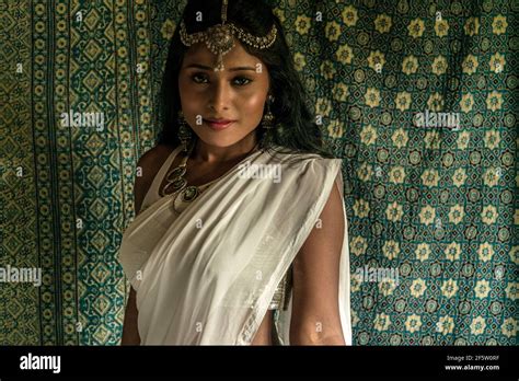 Traditional Re White Sari Hi Res Stock Photography And Images Alamy