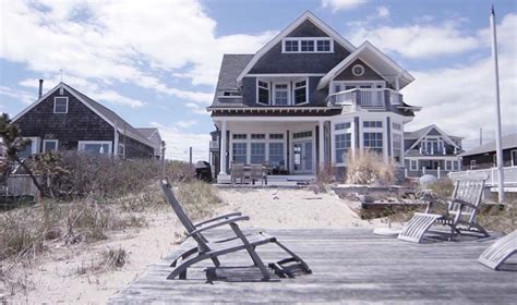 A Dreamy New England Beach House With Seaside Views Modern Beach Cottage Beach Cottage Style