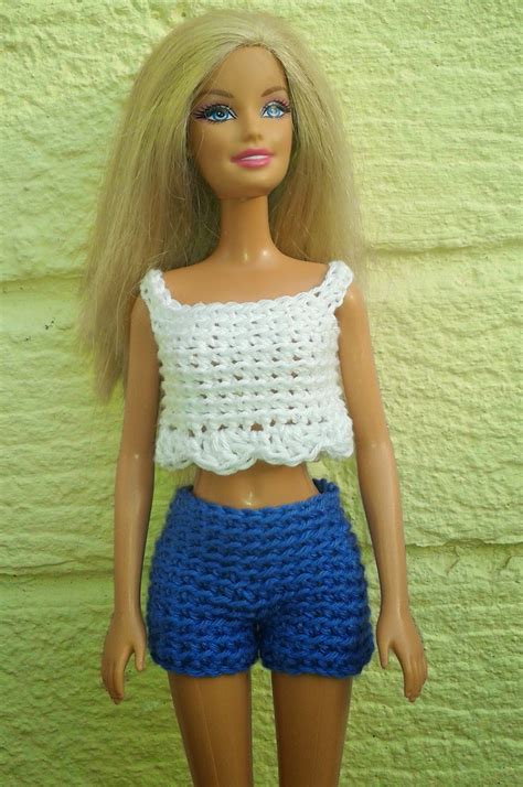 Clothes for fashion dolls can be expensive, but they don't have to be when you sew them yourself. Linmary Knits: Barbie crochet shorts and cropped top