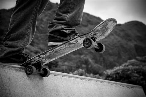 Skate Wallpaper Black And White Enjoy And Share Your Favorite Beautiful