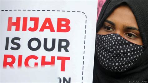 India Hijab Protests Banned As Row Escalates Dw 02092022