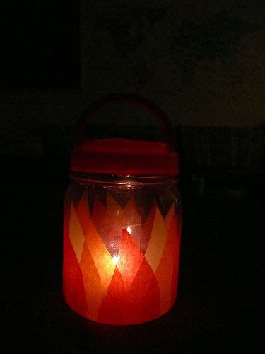 Make A Lantern For Young Children With A Plastic Jar And