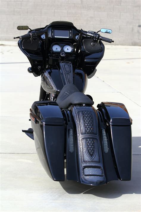 Big is an understatement, and muscular and sculpted are words best reserved for lesser motorcycles. 2015 Harley Davidson Road Glide Special - 26" Custom ...