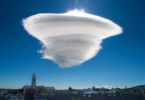 Lenticular Cloud Over Dublin Ireland Damnthatsinteresting