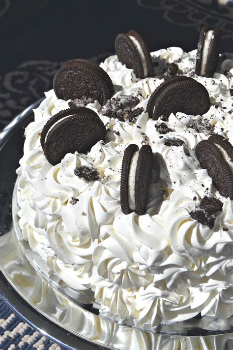 This oreo cake is actually an update of one of my older recipes (from 2016!). Oreo Ice Cream Cake Recipe - Lou Lou Girls