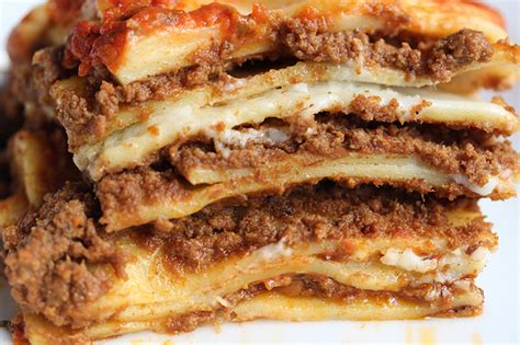 When it comes to the cost of shipping frozen, perishable food from one location to the other, there is no fixed price. How Much Does Lasagna Cost? | HowMuchIsIt.org