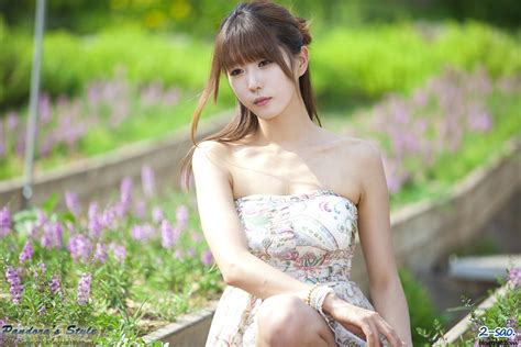 Heo Yun Mi Outdoors In A Strapless Dress The Most Beautiful Girl In The World