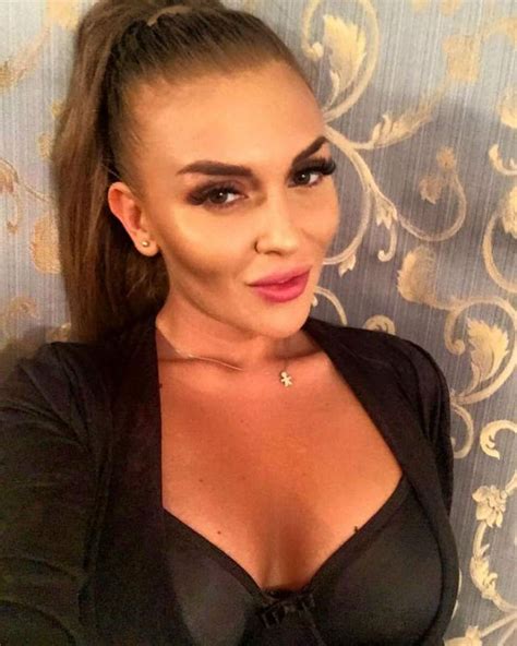 Atunci se va produce transformarea la nivel profund și vei fi astfel mai aproape de cine ești tu cu adevărat! Oana Radu şi-a schimbat din nou look-ul! Îţi place cum îi stă?