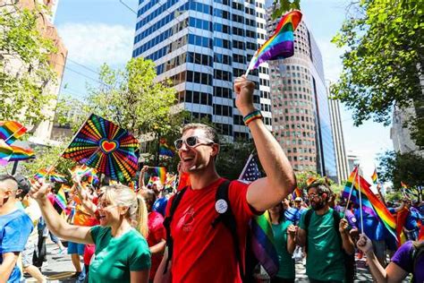 Hundreds Of Thousands Celebrate Sf Pride Parade